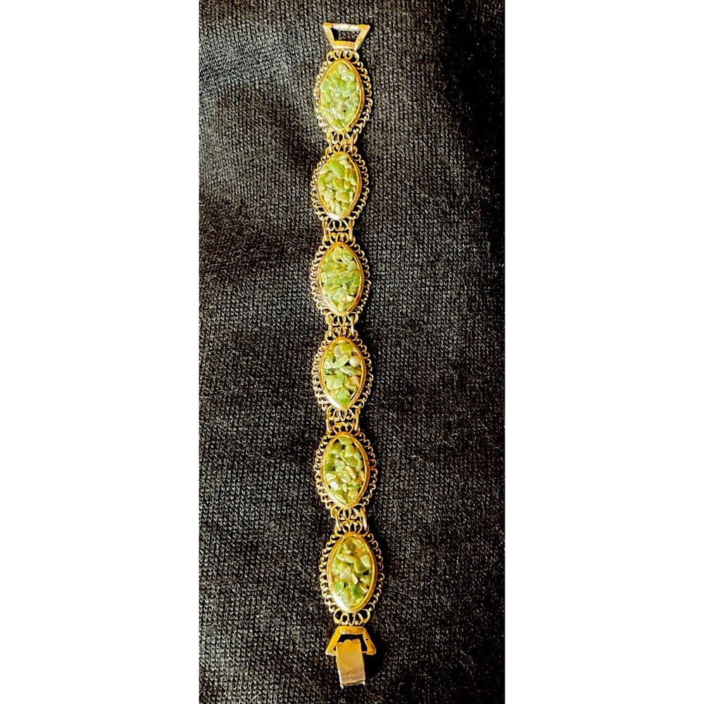 Vintage Signed CENTURY 1960s Gold Tone Green Serpentine Jade Chip Panel Bracelet